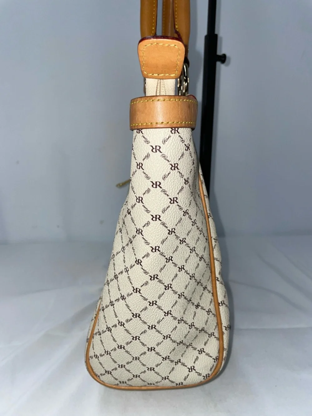 RIONI SIGNATURE EVERY DAY WEEKENDER HANDBAG FTL-04-104